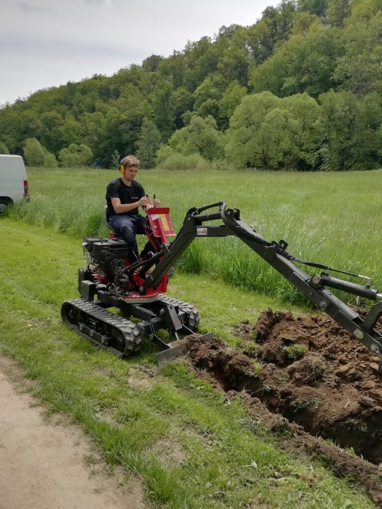 výkopová technika DZS ELEKTROSTAV